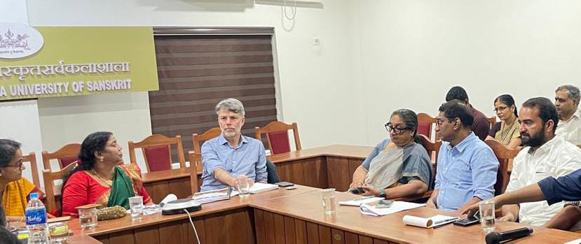 സംസ്കൃത സര്‍വ്വകലാശാലയില്‍ ഇറാസ്മസ് മുണ്ടസ് ജോയിന്റ് എം.എ. പ്രോഗ്രാം: പ്രൊഫ. ടോഡ് എച്ച്. വിയര്‍  സര്‍വ്വകലാശാല സന്ദര്‍ശിച്ചു