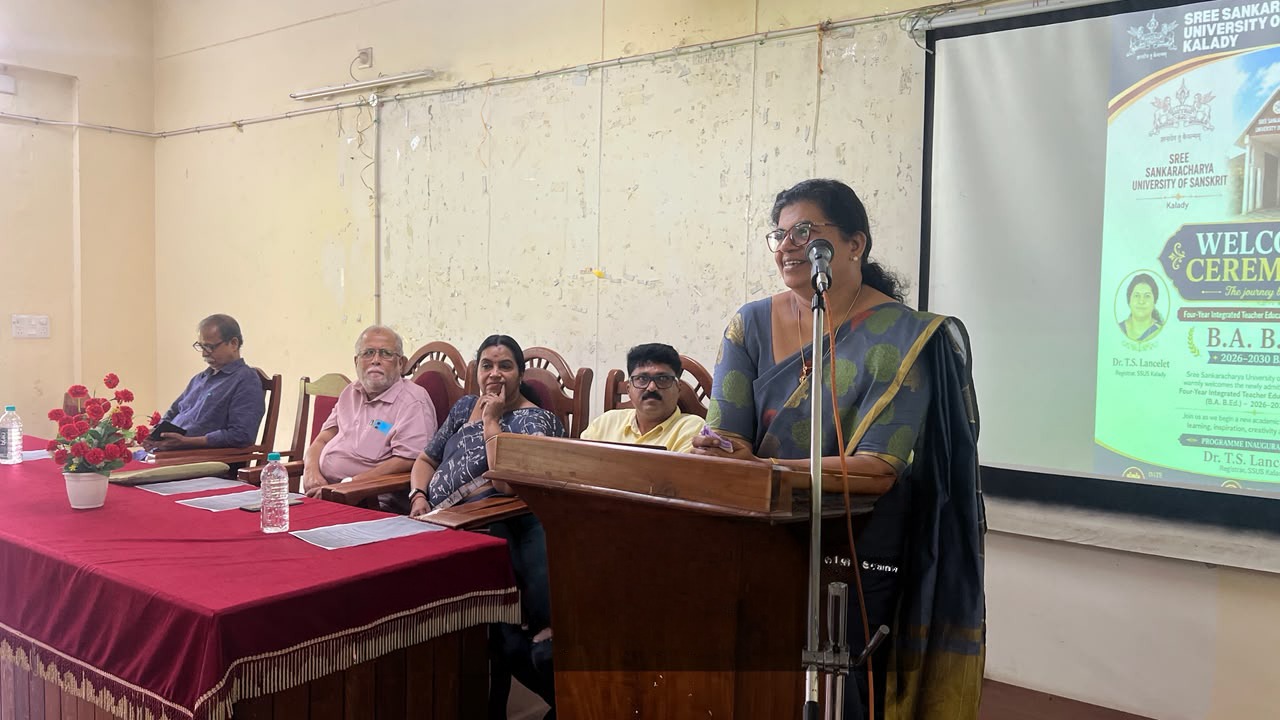 1. സംസ്‌കൃത സർവകലാശാലയില്‍ സ്റ്റുഡന്റ് കൗണ്‍സിലര്‍;  അവസാന തീയതി ഓഗസ്റ്റ് 17 ; 2. സംസ്‌കൃത സർവകലാശാലയില്‍  ഇന്റഗ്രേറ്റഡ് ബി. എ.  ബി. എഡ് :  ക്ലാസുകള്‍ ആരംഭിച്ചു